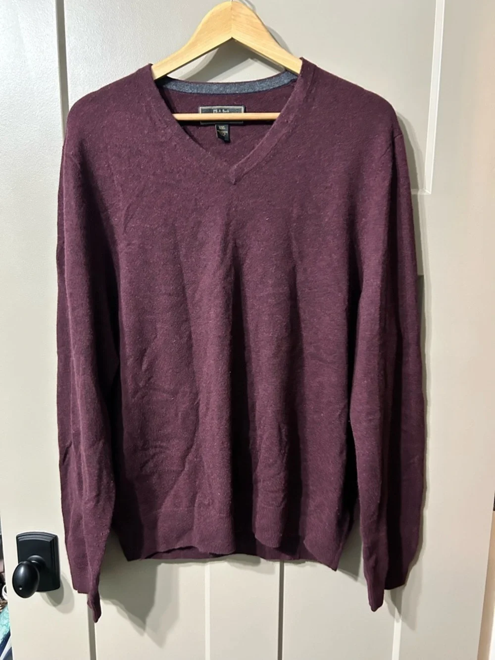 Jos A. Bank Reserve Collection V-Neck 💯 Cashmere Sweater burgundy